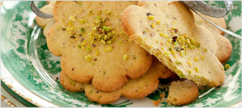 Galletas en forma de flor con pistachos